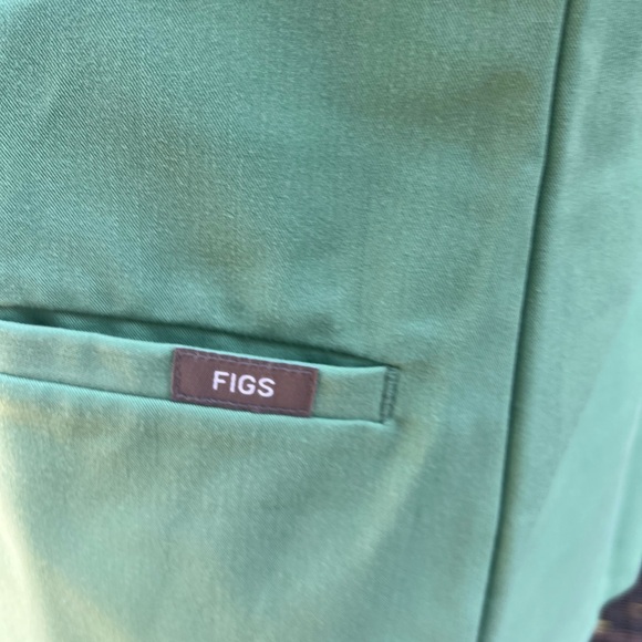 Figs Green Boxy Short Sleeve Tee - Picture 5 of 8